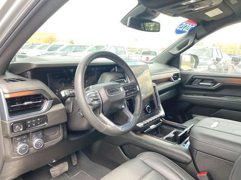 Used 2025 GMC Yukon XL Denali AWD/4WD image 10