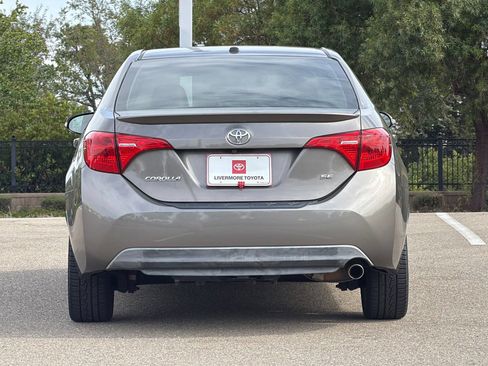 Used 2018 Toyota Corolla SE w/ SE Premium Package FWD image 5