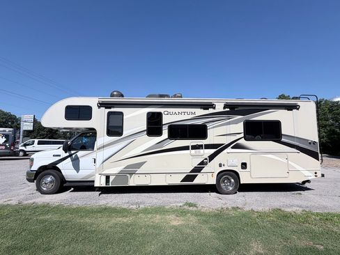 Used 2019 Ford E-450 and Econoline 450 Super Duty w/ Motorhome Prep Package RWD image 5