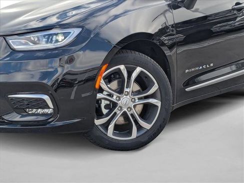 New 2026 Chrysler Pacifica Pinnacle image 10