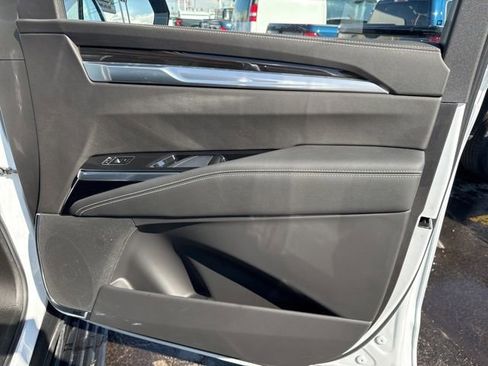 Used 2026 Cadillac Escalade Luxury w/ LPO, Radiant Package image 28