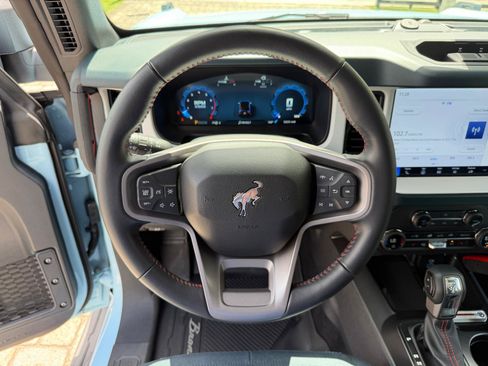 Used 2025 Ford Bronco Heritage Edition AWD/4WD image 32