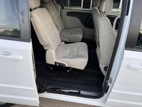 Used 2017 Dodge Grand Caravan SE w/ Power Window Group FWD image 15