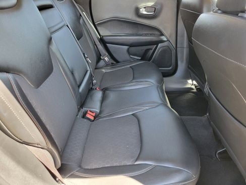 Used 2018 Jeep Compass Latitude image 12