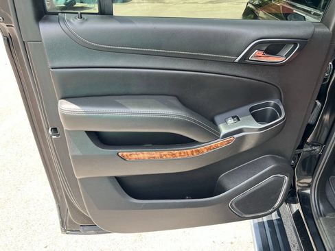 Used 2019 Chevrolet Suburban Premier w/ Premier Plus Edition AWD/4WD image 22