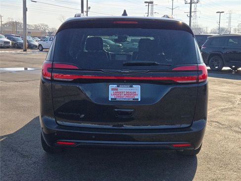 Certified 2021 Chrysler Pacifica Touring-L w/ Uconnect Theater Family Group image 16