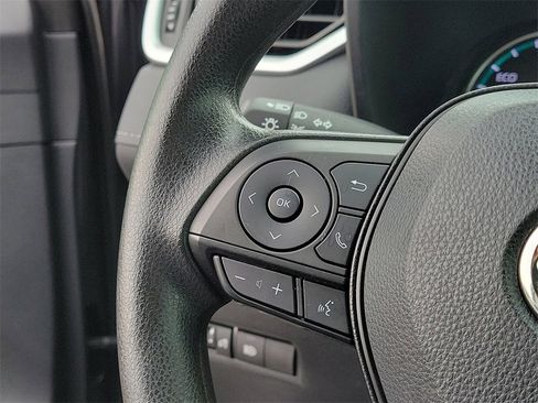 Used 2022 Toyota RAV4 XLE image 28