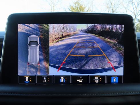 Used 2021 Chevrolet Tahoe Z71 w/ Luxury Package image 9