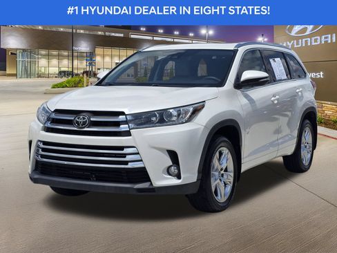 Used 2018 Toyota Highlander Limited FWD image 2