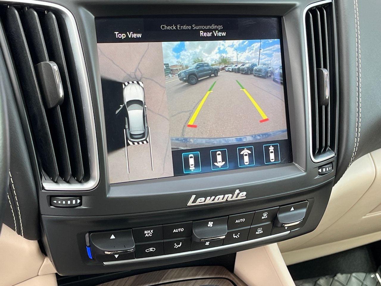 Used 2019 Maserati Levante GranLusso AWD/4WD image 25