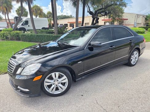 Used 2012 Mercedes-Benz E 350 BlueTEC Sedan image 3