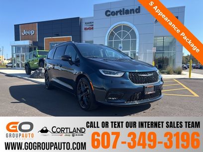 Used 2022 Chrysler Pacifica Touring-L w/ S Appearance Package