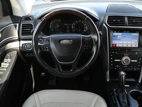 Used 2017 Ford Explorer Platinum AWD/4WD image 10