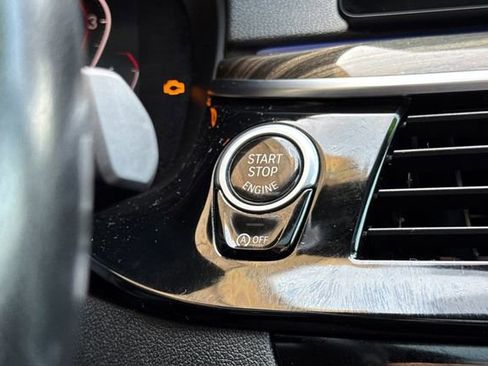 Used 2020 BMW 530i w/ Convenience Package image 25