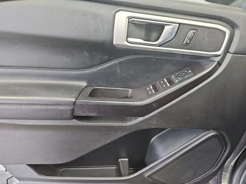 Used 2020 Ford Explorer XLT w/ Equipment Group 202A AWD/4WD image 27