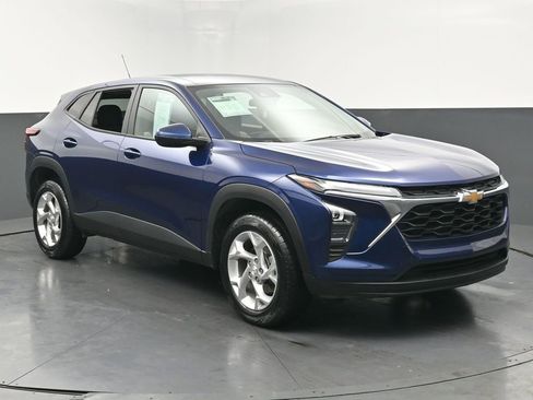 Used 2024 Chevrolet Trax LS w/ LS Convenience Package image 13