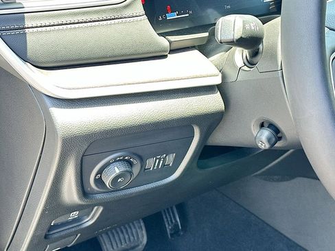 New 2025 Jeep Grand Cherokee Limited w/ Luxury Tech Group II image 10