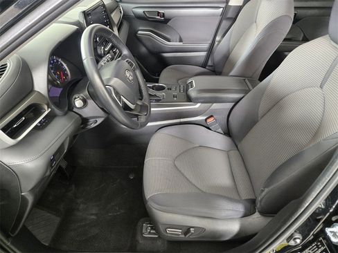Used 2022 Toyota Highlander LE image 14