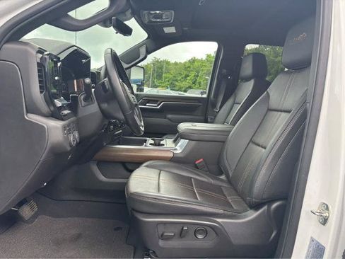 Used 2025 Chevrolet Silverado 2500 High Country w/ High Country Premium Package AWD/4WD image 17