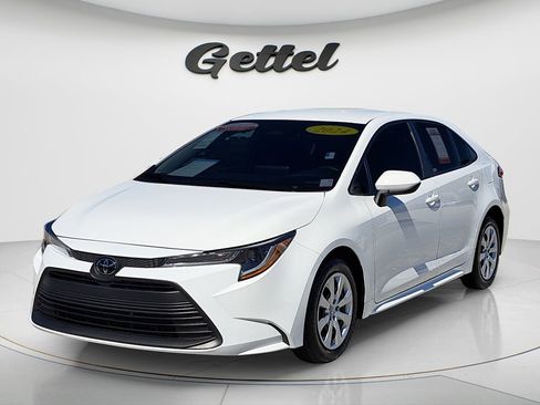 Certified 2024 Toyota Corolla LE image 1