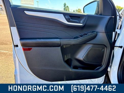 Used 2022 Ford Escape SE image 12