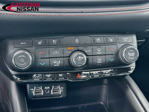 Used 2024 Dodge Durango GT RWD image 21