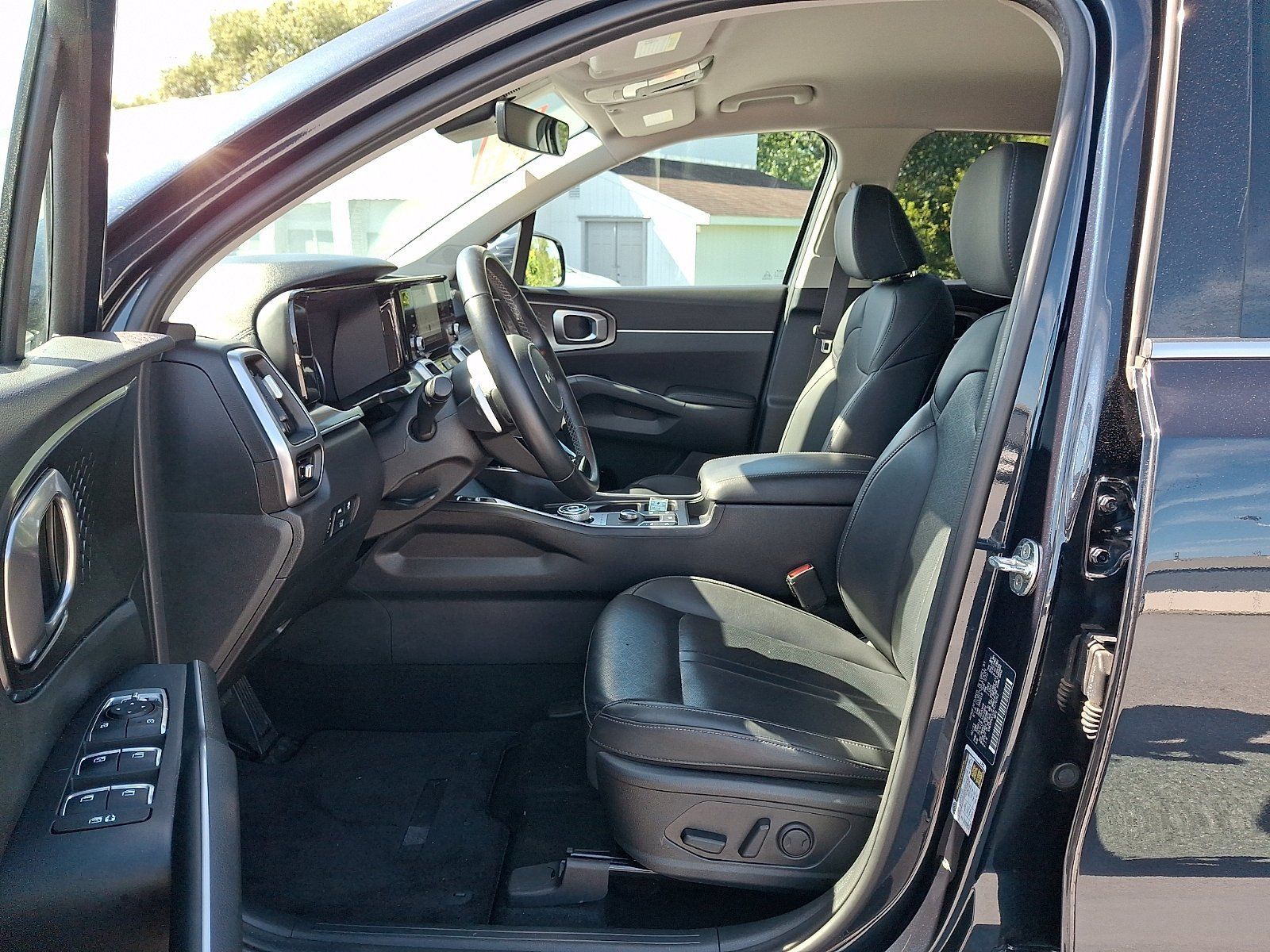 Used 2023 Kia Sorento EX AWD/4WD image 16