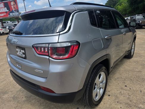 Used 2019 Jeep Compass Latitude w/ Cold Weather Group AWD/4WD image 4
