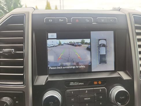 Used 2020 Ford F350 Platinum w/ Tremor Off-Road Package AWD/4WD image 27