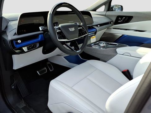 New 2026 Cadillac Optiq Luxury 1 image 12