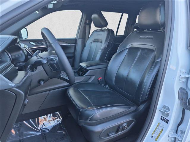 Used 2023 Jeep Grand Cherokee Overland AWD/4WD image 17