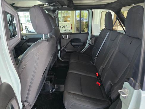 Used 2023 Jeep Wrangler Unlimited Sport AWD/4WD image 36
