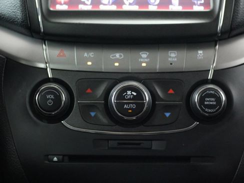 Used 2018 Dodge Journey Crossroad w/ Nav & Sun Group AWD/4WD image 24
