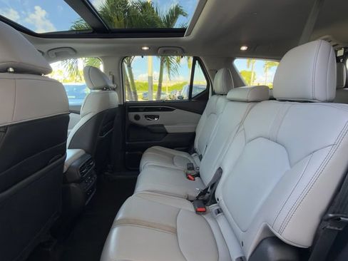 Used 2024 Honda Pilot Touring image 7