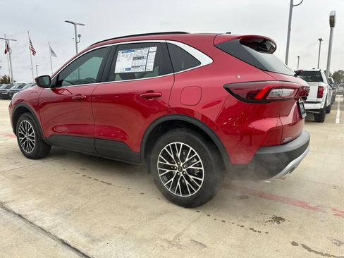 New 2026 Ford Escape SE image 3