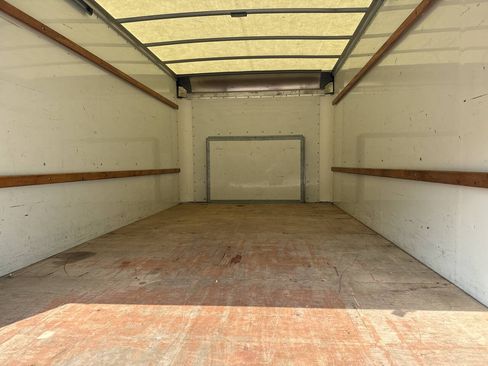 Used 2022 Ford E-350 and Econoline 350 Super Duty RWD image 5