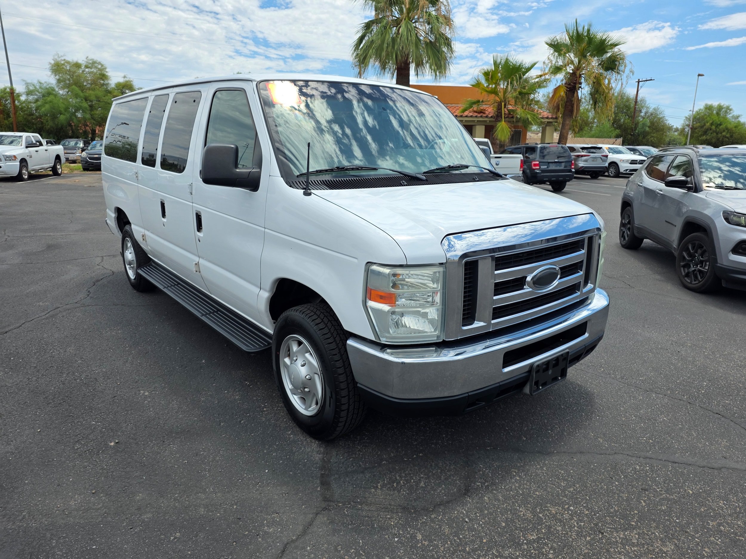 Used 2014 Ford E-350 and Econoline 350 XLT RWD image 7