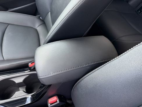 Used 2022 Toyota Corolla Cross XLE image 14