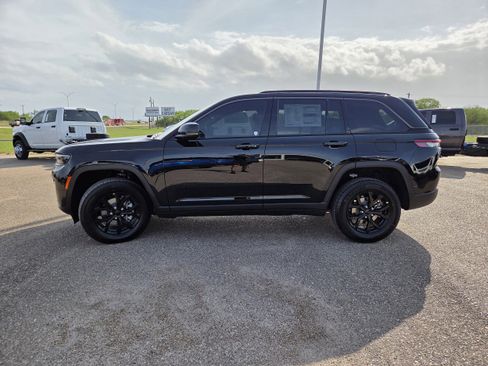 New 2026 Jeep Grand Cherokee Altitude AWD/4WD image 4