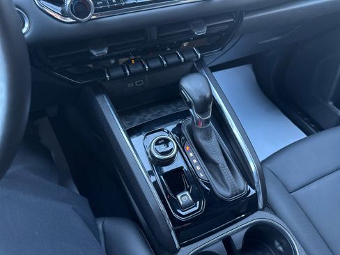 Used 2025 GMC Canyon Elevation w/ Convenience Package image 18