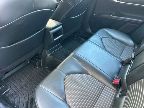 Used 2021 Toyota Camry SE FWD image 12