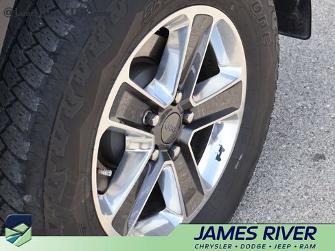 Used 2020 Jeep Wrangler Unlimited Sahara AWD/4WD image 38