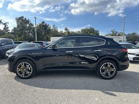 Used 2017 Maserati Levante image 3