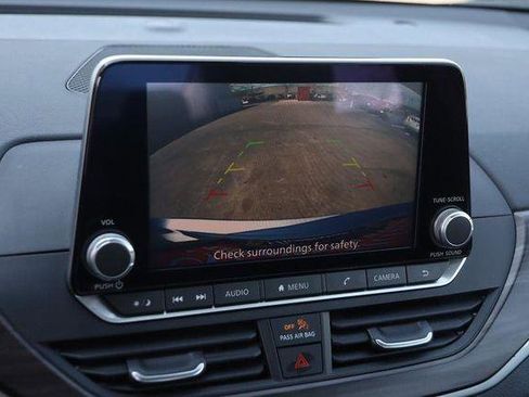 Used 2024 Nissan Altima 2.5 SV image 15