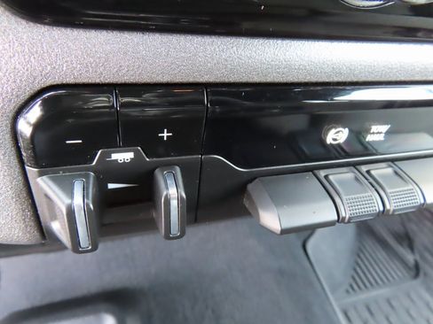 Used 2024 RAM 3500 Tradesman w/ Chrome Appearance Group image 9