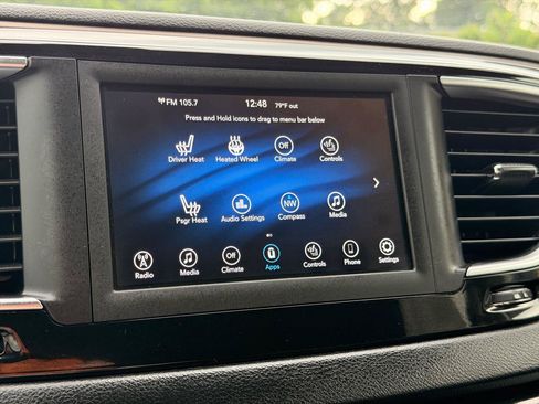 Used 2019 Chrysler Pacifica Touring-L FWD image 33