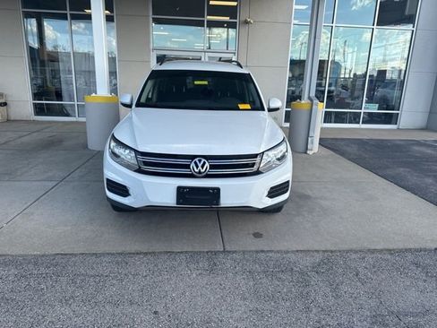 Used 2018 Volkswagen Tiguan Limited image 2