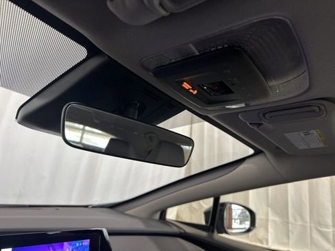 New 2026 Toyota Prius FWD image 4