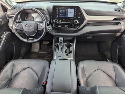Used 2021 Toyota Highlander Limited image 14