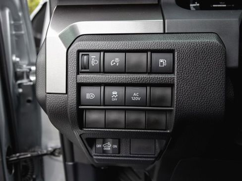 Certified 2025 Toyota Tacoma TRD Off-Road AWD/4WD image 15